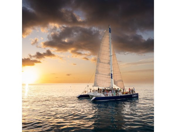 Key West Sunset Sail: Dolphin Watching, Wine, and Tapas