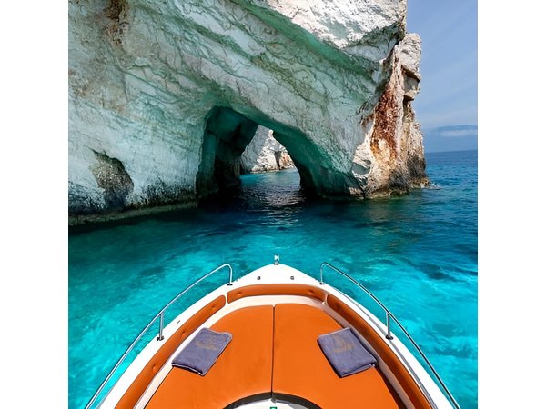 Private Day Tour To Shipwreck And Blue Caves by Boat in Zakynthos
