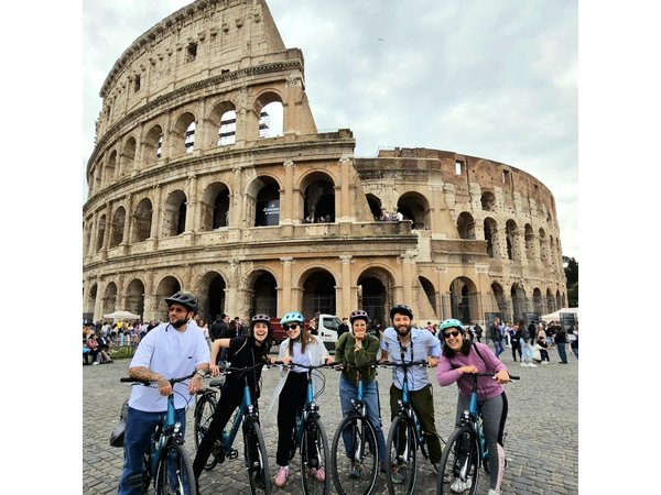 Rome Tour on Quality E-bikes, Small Groups and Local Guide!