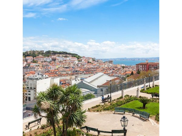 Two Hills Private Tuk Tuk Tour in Lisbon