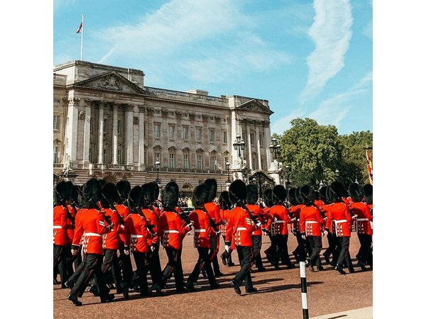 London: Changing of the Guard Experience and Landmarks Tour Guide