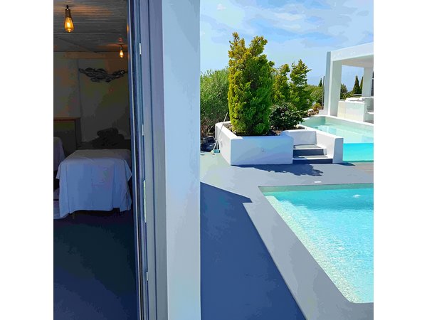Akrotiri: Couples’ Massage & Pool Day Relaxation Experience