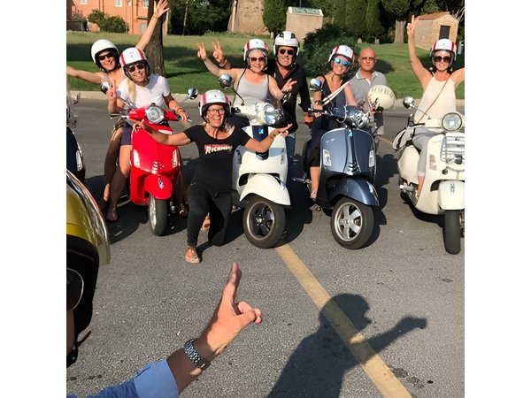 English: Vespa Tour Rome- Experience like a Roman