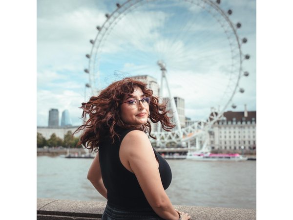 Iconic London Portraits Tour with Expert Local Photographer