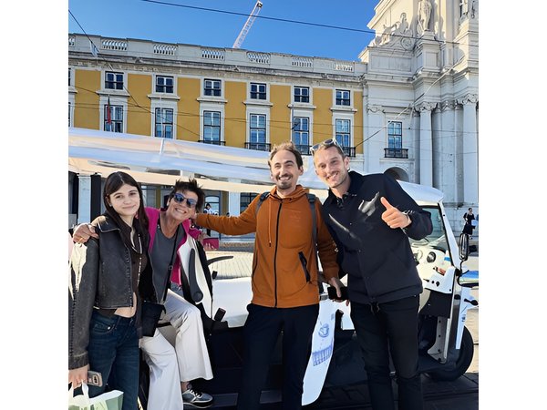 Tuk-Tuk Lisbon: Alfama, Viewpoints & Local Flavors