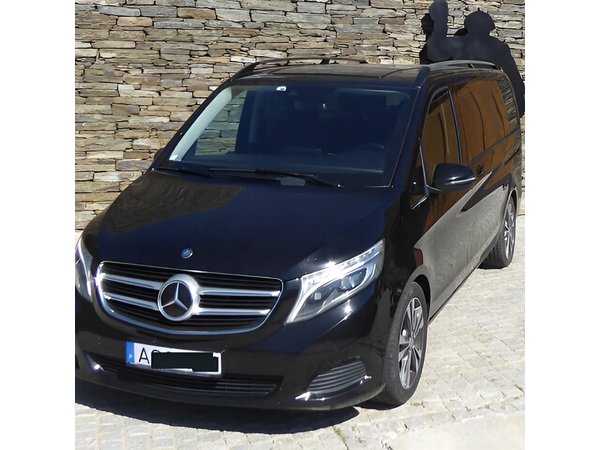 Private Transport Lisbon - Porto or Porto - Lisbon with 3 Stops