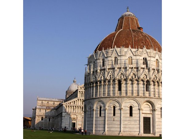 Pisa Scavenger Hunt & Highlights Self-Guided Walking Tour
