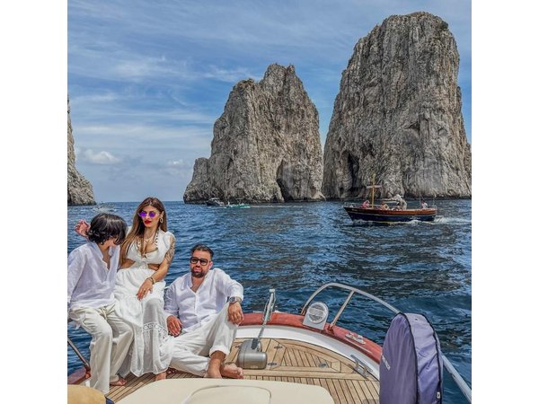 Secret Capri - Private boat tour with City Visit and Blue Grotto