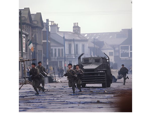 2 Hour Terror and Mural History Belfast taxi Private Tour