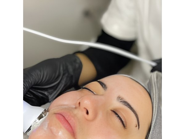 Hydrafacial beauty treatment and facial massage in Marrakech