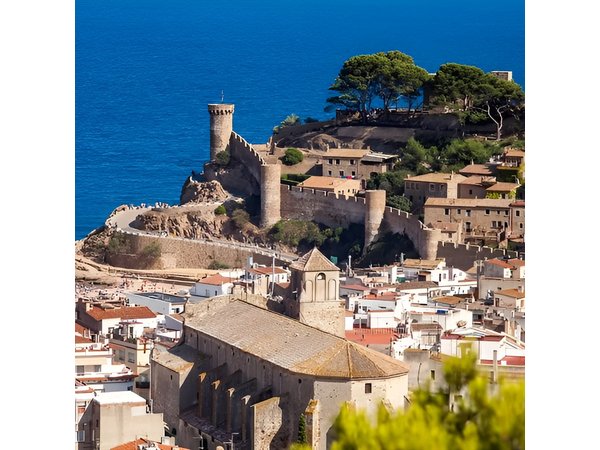 Costa Brava Tour: Tossa de Mar Easy Hike & Snorkel from Barcelona