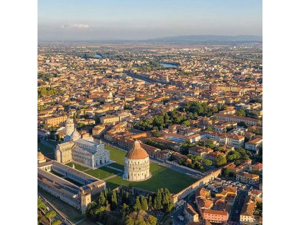 Pisa Walking Tour with Audio and Written Guide by a Local