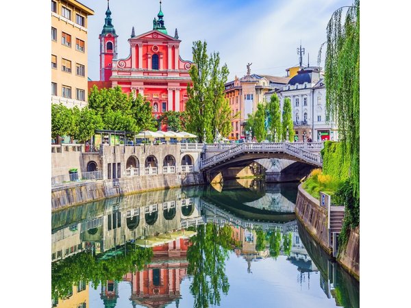 Ljubljana Scavenger Hunt & Highlights Self-Guided Walking Tour