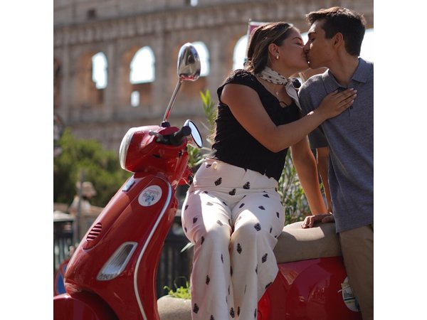 Vespa Tour in Rome with professional photographer