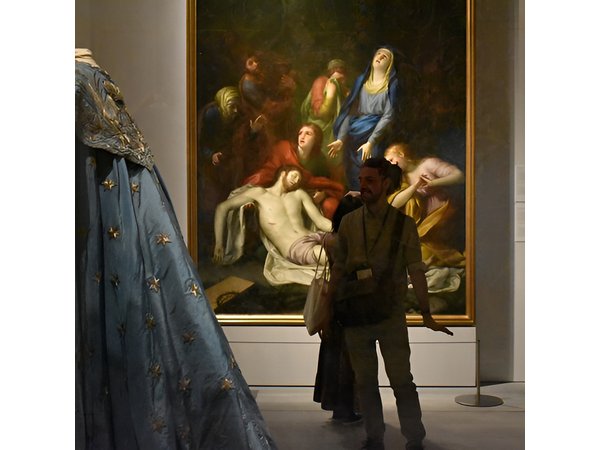 Tour of the Royal Collections of Madrid small group and skip the line