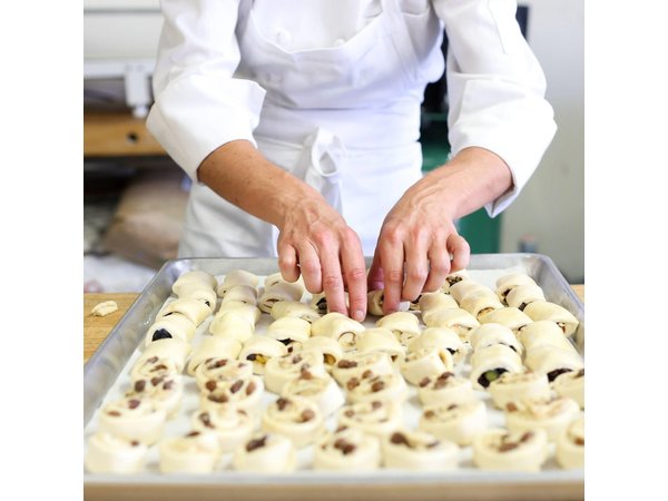 Fun Croissant and Pastry Baking Class With Local Chef in Paris