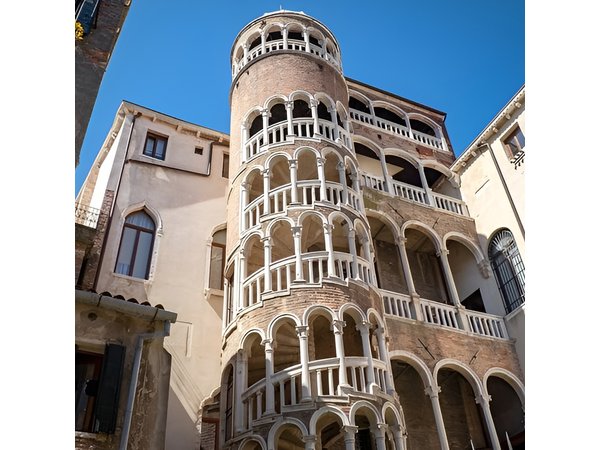 Venice: Hidden Gems Walking Tour with a Local Guide