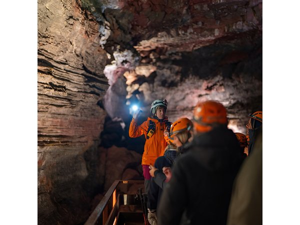 From Reykjavík: Evening Lava Tunnel Tour and Northern Lights Tour