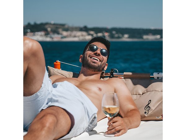 4 Hours Private Tour with Dives in Catamaran in Lisbon