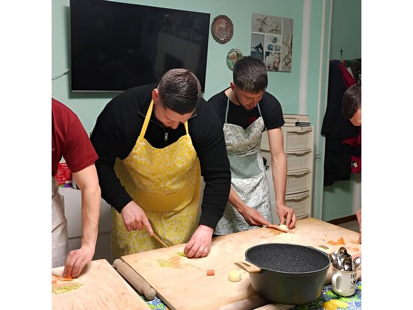 Bologna: Tagliatelle & Ragù Home Cooking Class with wine