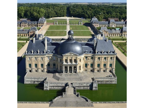 Chateau of Fontainebleau and Vaux le Vicomte 9-Hour Private Tour