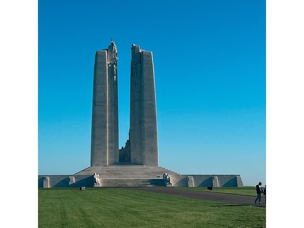 Vimy Ridge World War 1 Battlefields Private Tour from Paris