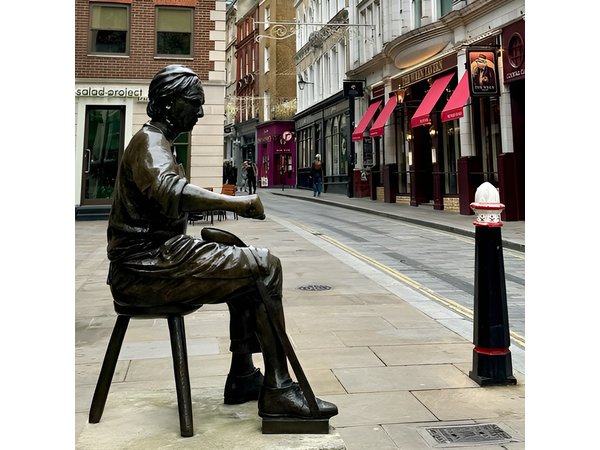 Fashion History Walking Tour in London