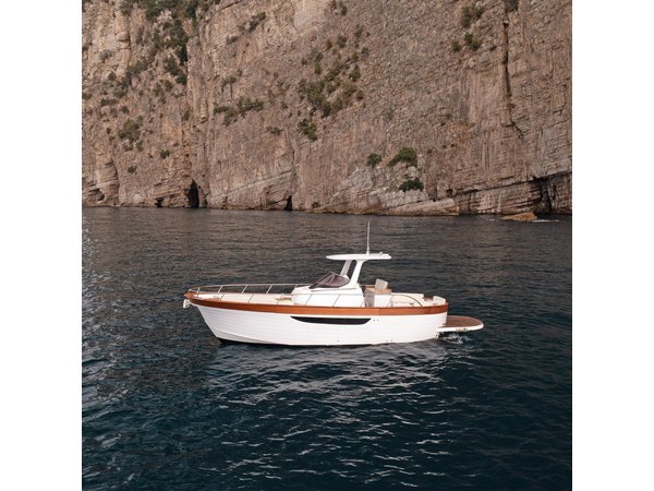Capri Private all inclusive Boat Tour with City Exploration