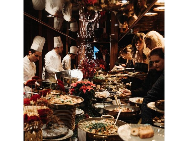 Budapest:Premium Dinner Cruise-Live Music & Unlimited Drinks