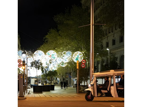 Barcelona Christmas Lights Tour in Eco Tuk Tuk Private