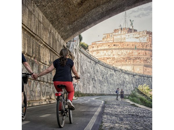 Rome : E-Bike on the Tiber, Family Tour (95% Cycle Path)