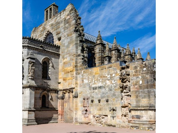 Alnwick Castle and Rosslyn Chapel Day Tour from Edinburgh