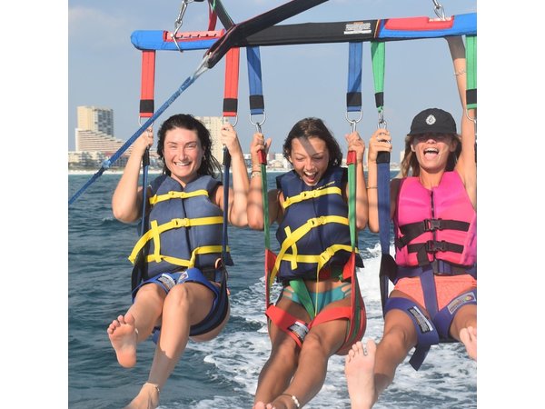 Parasailing along Fort Lauderdale Beach