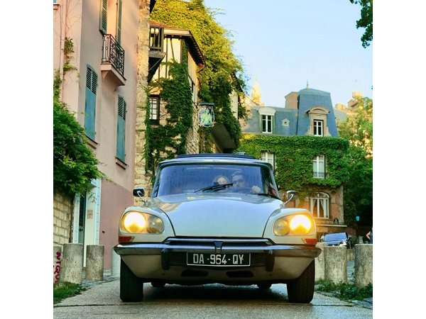 All of Paris Tour in a Vintage Open-Top French Car Citroen DS