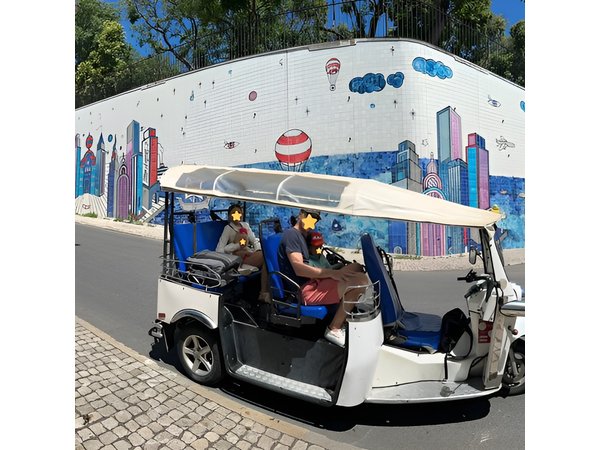 Private Half Day Tour in Lisbon by Tuk Tuk