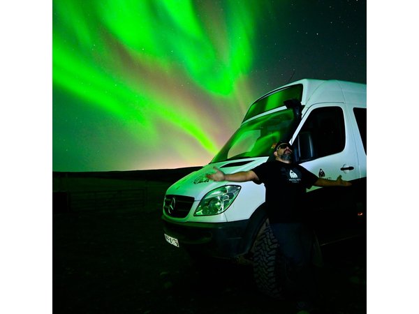 Northern Lights & Hot Choco: Private 4x4 Tour from Reykjavik