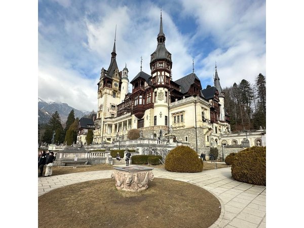 Private Day Trip from Bucharest: Dracula’s Castle, Peles & Brasov