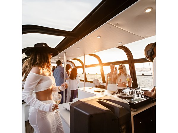 Lisbon Sunset DJ Party Cruise with Pizza & Drinks