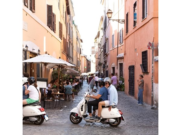 Vespa tour in Rome with Dinner