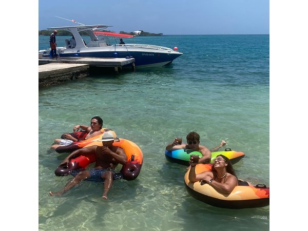 Cartagena VIP Boat Tour: Rosario Islands & Snorkel