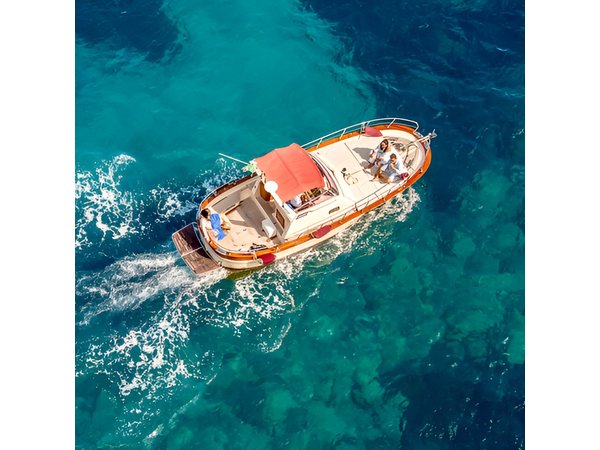 3-hour private boat tour of the island of Capri