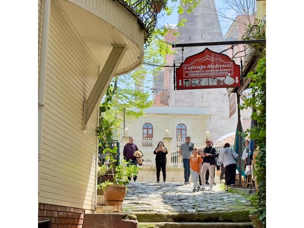 Istanbul Small-Group City and Secret Streets Tour with Guide