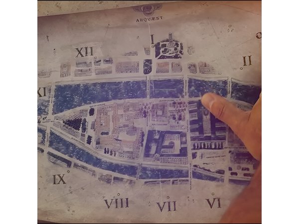 Outdoor Escape Game in Paris : The Stone of Nicolas Flamel
