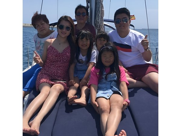 Barcelona 1-hour Private Boat Trip with Cava and Snacks