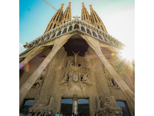 Barcelona La Sagrada Familia Guided Tour with Tickets