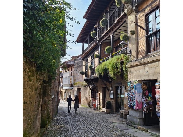 Santillana, Altamira, Comillas & San Vicente de la B. Guided Tour