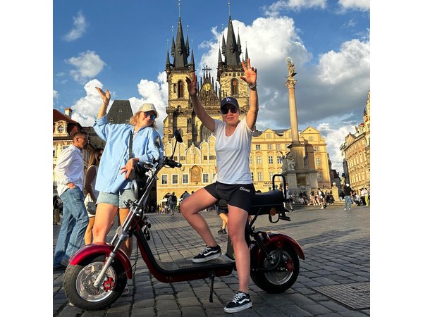 Prague E-Scooter Adventure: Fun & Easy Sightseeing 3Hours Tour
