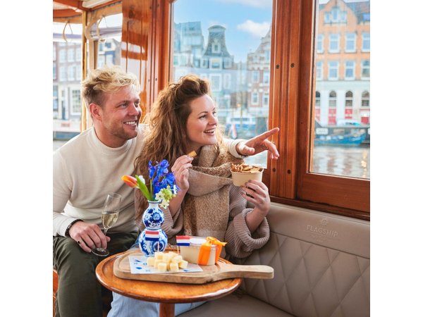 Amsterdam: Romantic Canal Cruise with Optional Bubbles & Bites