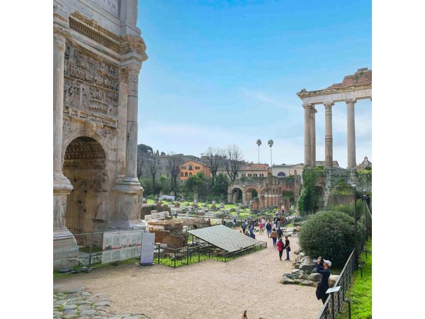Rome: Colosseum Arena, Roman Forum & Palatine Hill Tour