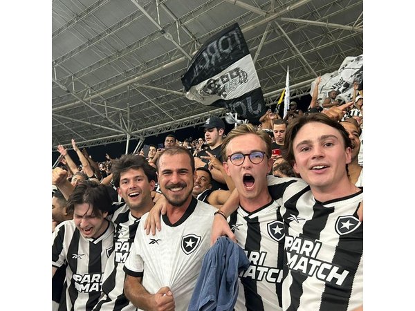 Rio de Janeiro: Join a Botafogo soccer game with transport